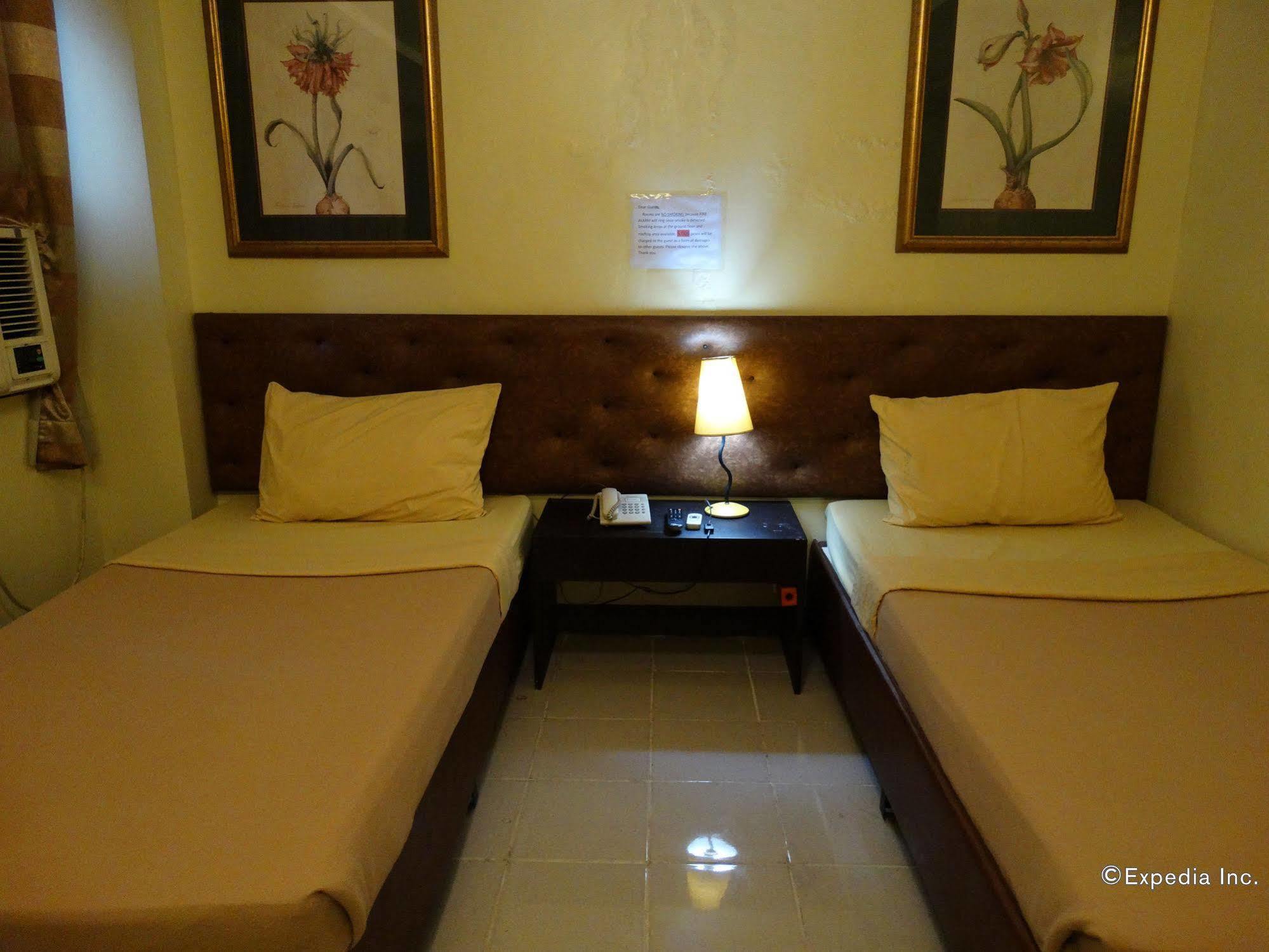 Silver Oaks Suites & Hotel Manila Exterior foto
